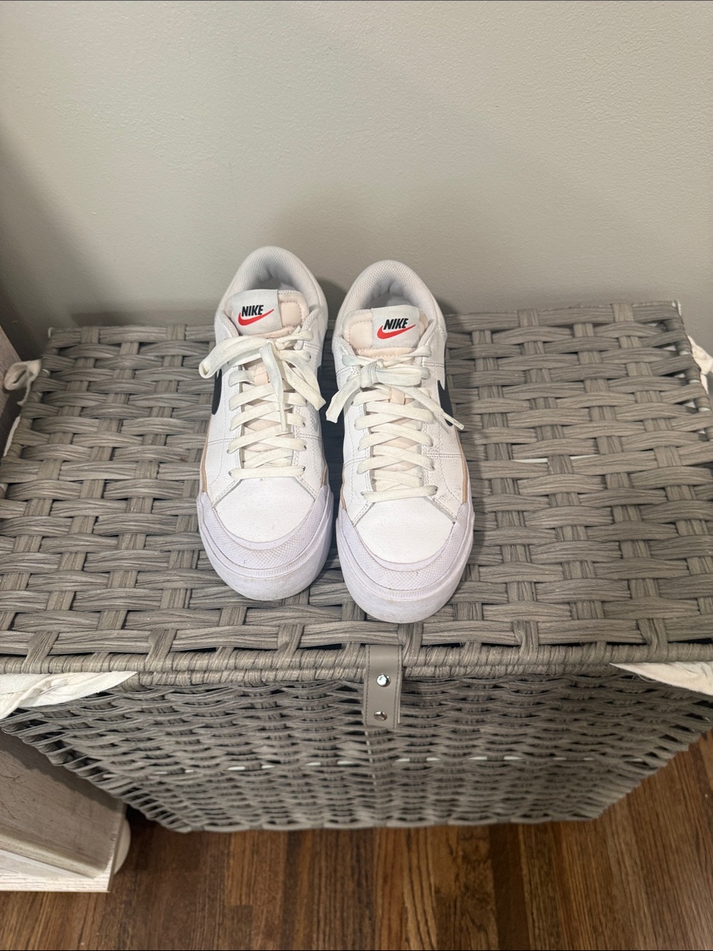 Nike Kids White Low-Top Sneakers with Red Logo